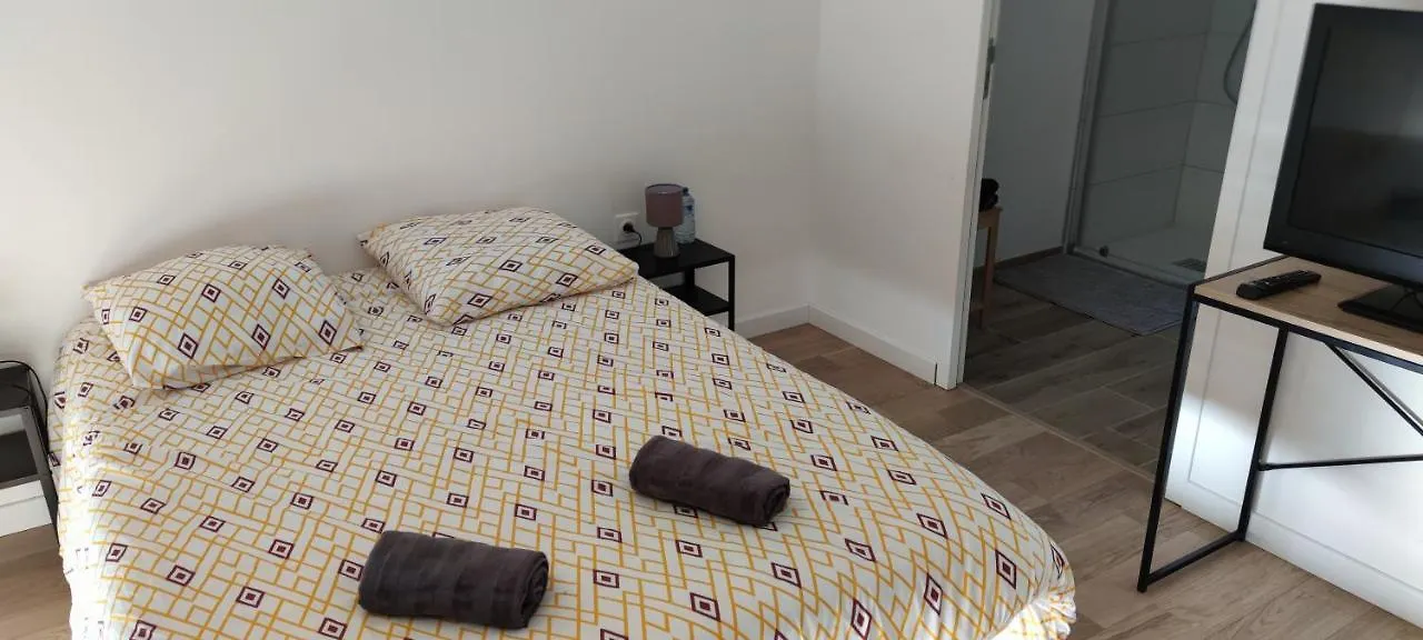 Homestay Chambre Independante Avec Terrasse Romille