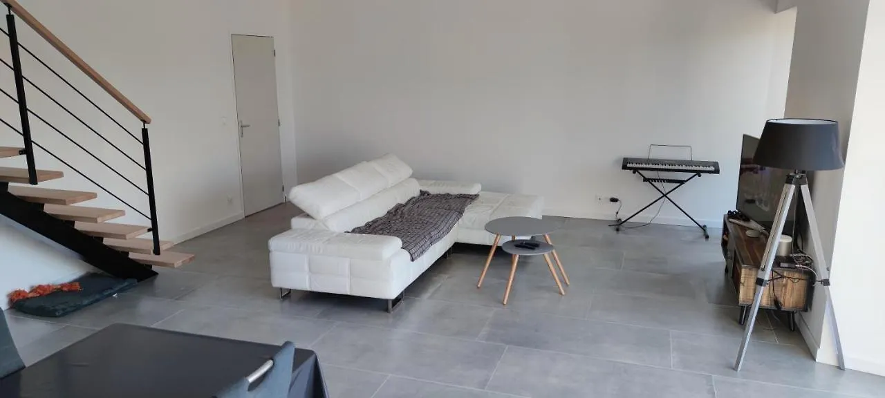Homestay Chambre Independante Avec Terrasse Romille France